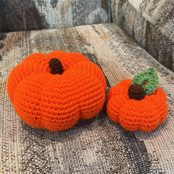 Crochet Classic Orange Pumpkin🎃 - Picture 2 of 3